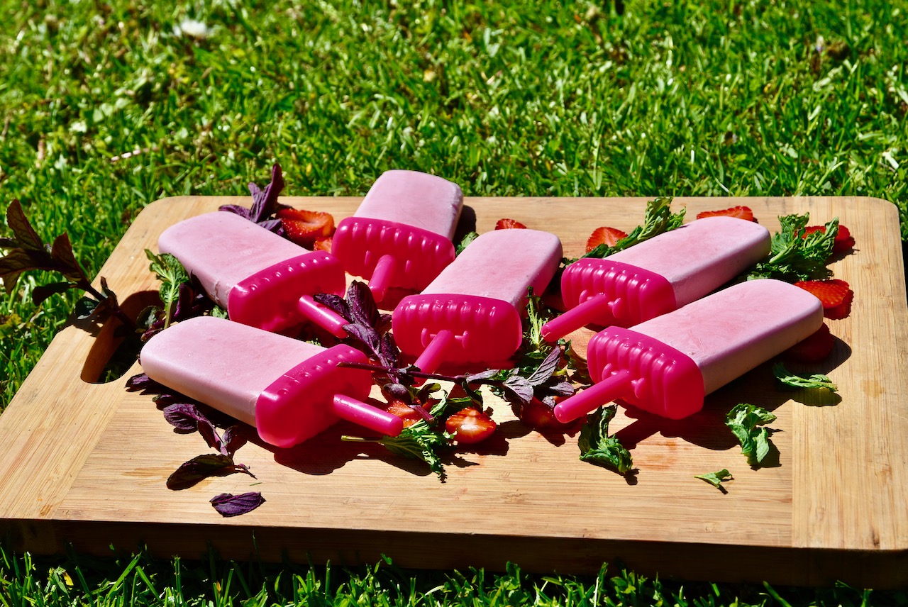 Strawberry mint double cream sugar free ice cream golden stevia sweetener