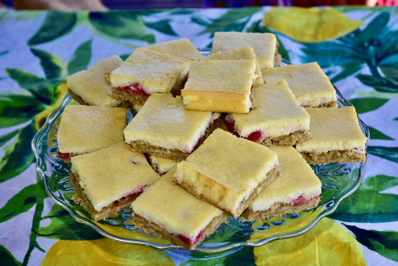 Sugar-free Rhubarb cake with sour cream coating Golden Stevia sugar substitute Suhkruvaba Rabarberi kook hapukoore kattega Golden Stevia suhkruasendajaga
