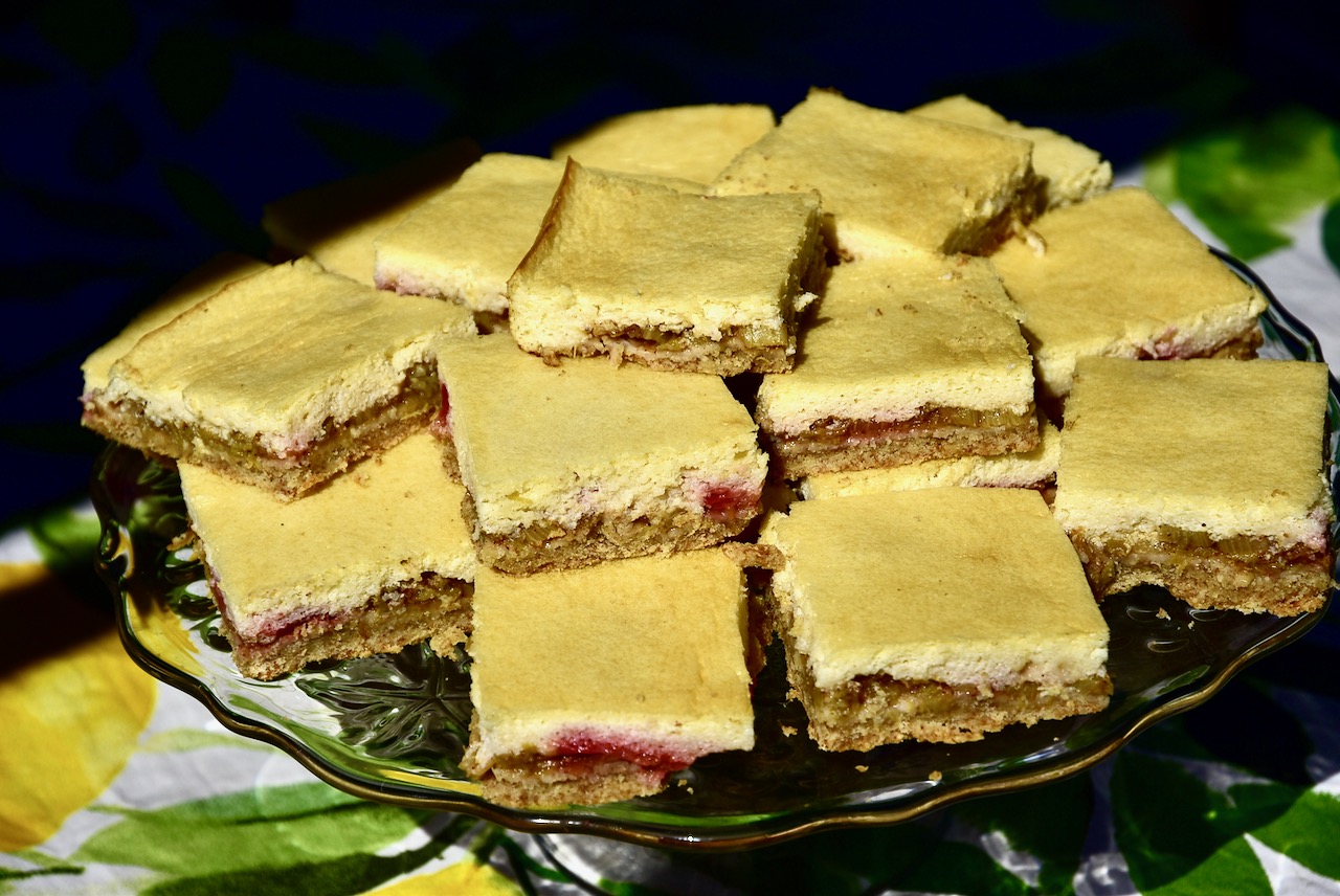 Sugar-free Rhubarb cake with sour cream coating Golden Stevia sugar substitute
