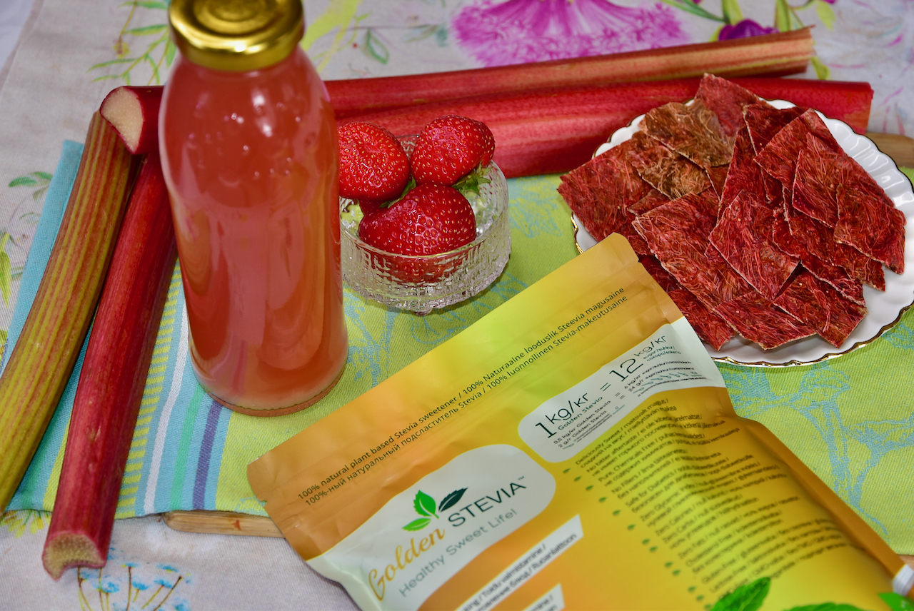 Sugar-free Rhubarb syrup with Golden Stevia sugar substitute