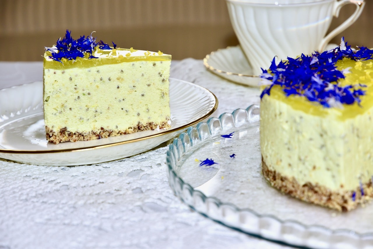 Keto-friendly Avocado Cheesecake with Golden Stevia sweetener sugar free (6)-min Avokaado toorjuustu sidruni keto tort Golden Stevia suhkruasendajaga