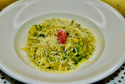Spagetikõrvitsa Pasta oliiviõli, küüslaugu, peterselli ja parmesaniga