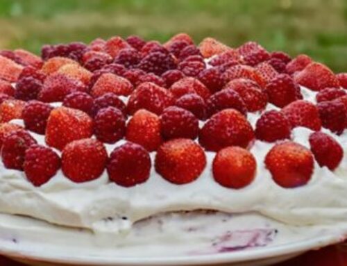 Vahukoore-kohupiima maasika tort Steviaga